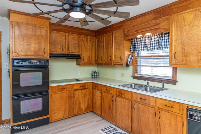 3305 Evelyn Drive, Kinston, NC 28504