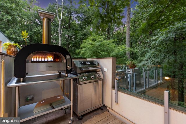 2923 WOODVALLEY DR, Baltimore, MD 21208