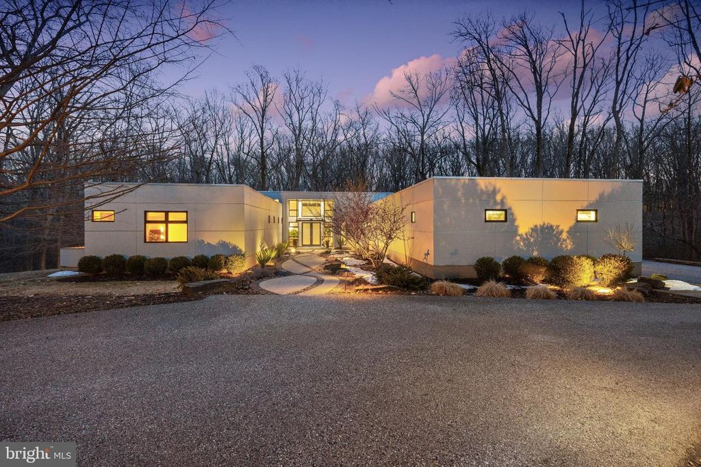 2923 WOODVALLEY DR, Baltimore, MD 21208