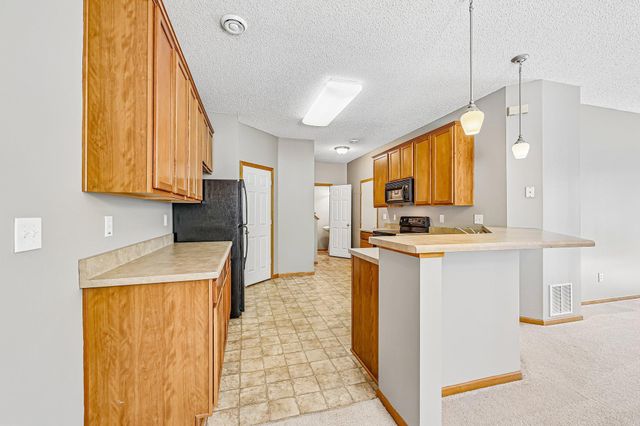 40 River Woods Drive W, Saint Paul Park, MN 55071