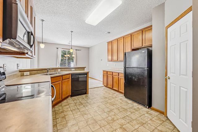 40 River Woods Drive W, Saint Paul Park, MN 55071
