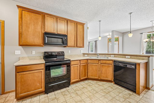 40 River Woods Drive W, Saint Paul Park, MN 55071