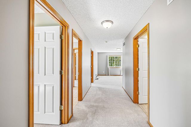 40 River Woods Drive W, Saint Paul Park, MN 55071