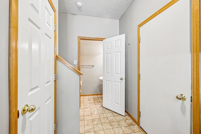 40 River Woods Drive W, Saint Paul Park, MN 55071