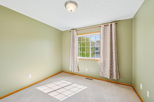 40 River Woods Drive W, Saint Paul Park, MN 55071
