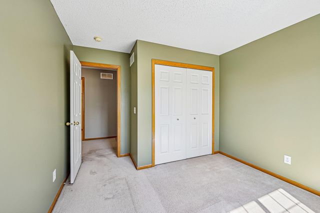 40 River Woods Drive W, Saint Paul Park, MN 55071