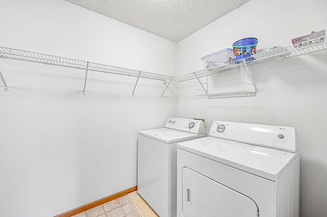 40 River Woods Drive W, Saint Paul Park, MN 55071