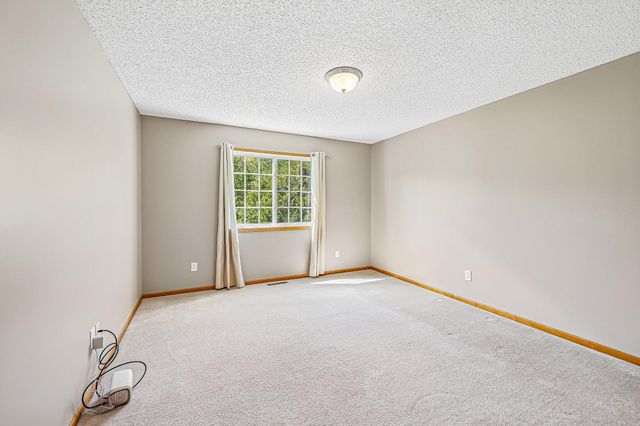 40 River Woods Drive W, Saint Paul Park, MN 55071