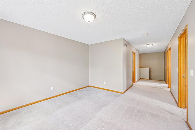 40 River Woods Drive W, Saint Paul Park, MN 55071