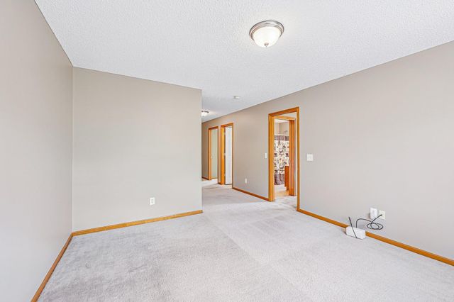 40 River Woods Drive W, Saint Paul Park, MN 55071