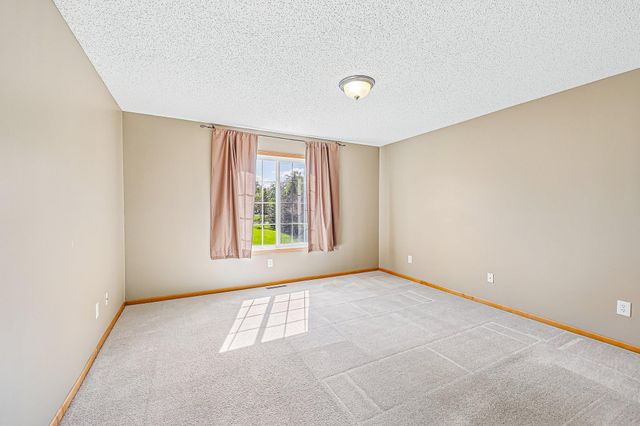 40 River Woods Drive W, Saint Paul Park, MN 55071