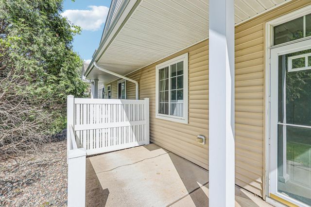 40 River Woods Drive W, Saint Paul Park, MN 55071