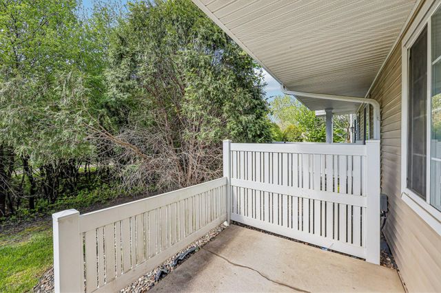 40 River Woods Drive W, Saint Paul Park, MN 55071