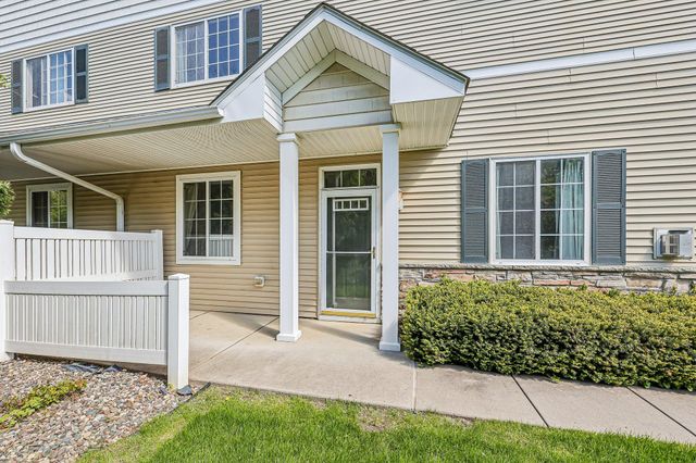40 River Woods Drive W, Saint Paul Park, MN 55071