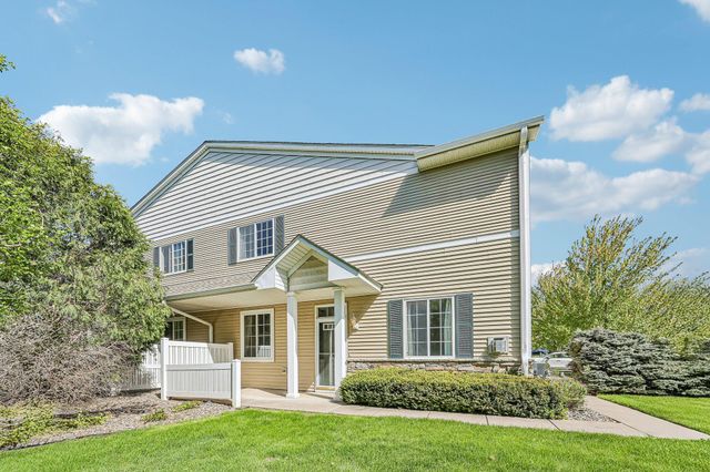 40 River Woods Drive W, Saint Paul Park, MN 55071
