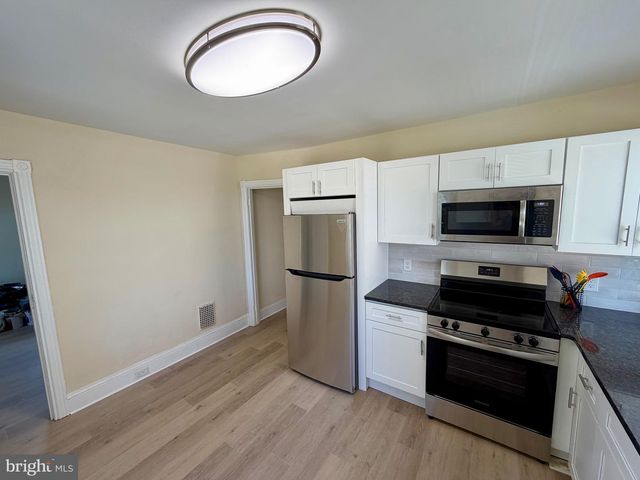 110 GRANDVIEW RD, Ardmore, PA 19003