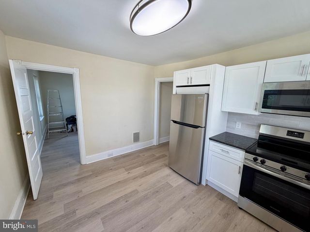 110 GRANDVIEW RD, Ardmore, PA 19003