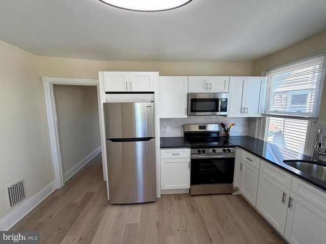 110 GRANDVIEW RD, Ardmore, PA 19003