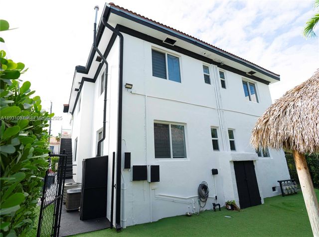 815 W 39th St, Miami Beach, FL 33140