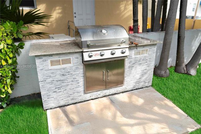 815 W 39th St, Miami Beach, FL 33140