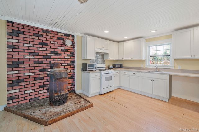 5528 Sound Avenue, Riverhead, NY 11901