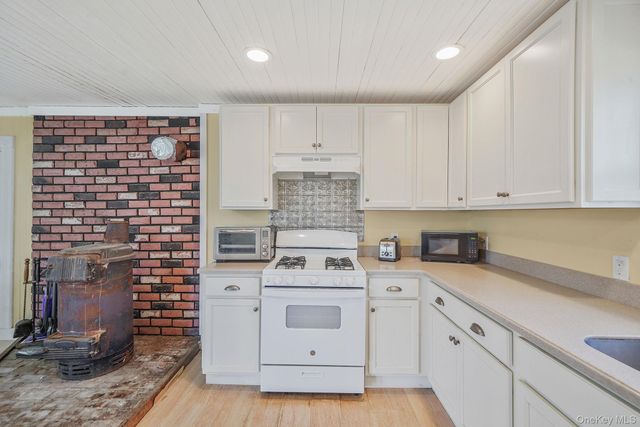 5528 Sound Avenue, Riverhead, NY 11901