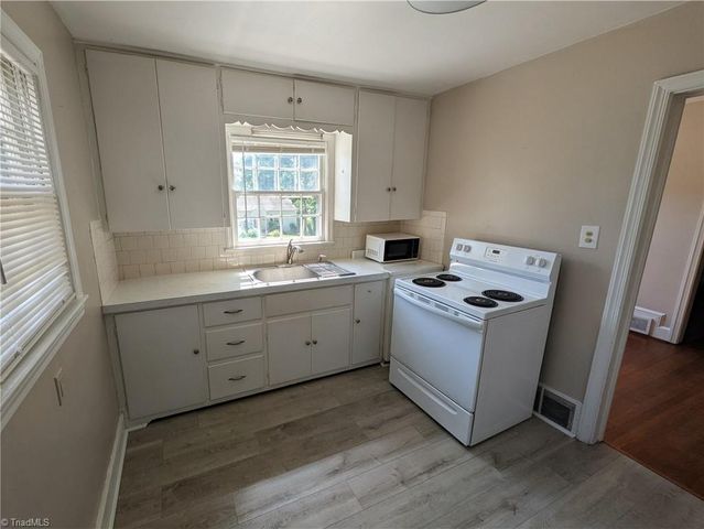 1004 Lockland Avenue, Winston-salem, NC 27103