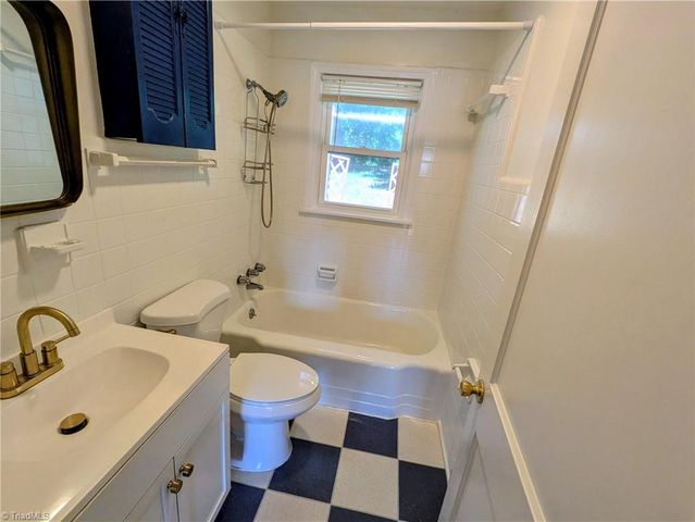 1004 Lockland Avenue, Winston-salem, NC 27103