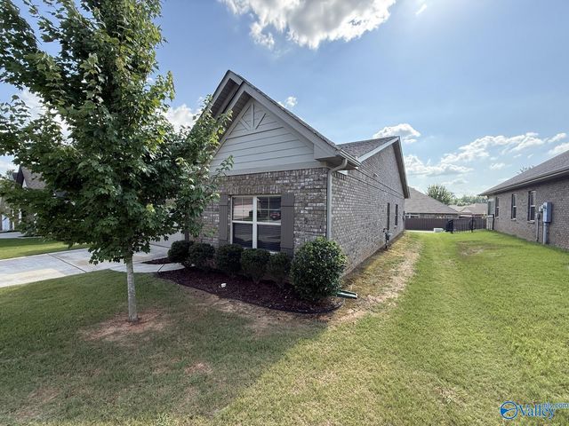 7921 Gabriela Drive NW, Huntsville, AL 35806