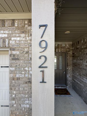 7921 Gabriela Drive NW, Huntsville, AL 35806