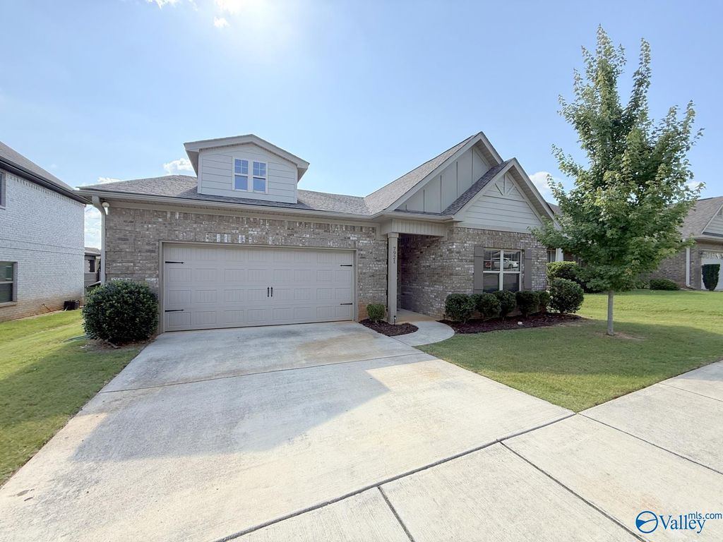 7921 Gabriela Drive NW, Huntsville, AL 35806