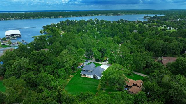 13725 Parkway Manor Drive, Willis, TX 77318