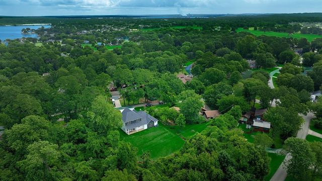 13725 Parkway Manor Drive, Willis, TX 77318
