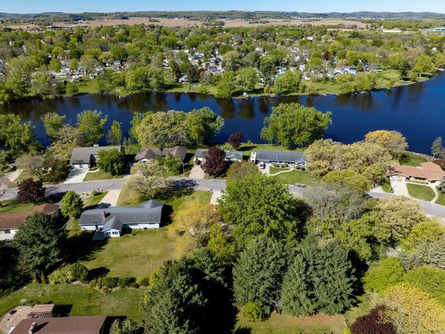 111 W Monroe Street, Mauston, WI 53948