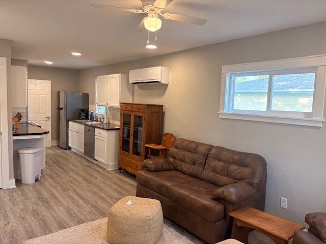 1606 N 2nd Avenue W, Newton, IA 50208
