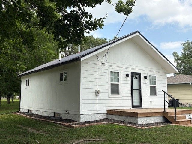 1606 N 2nd Avenue W, Newton, IA 50208