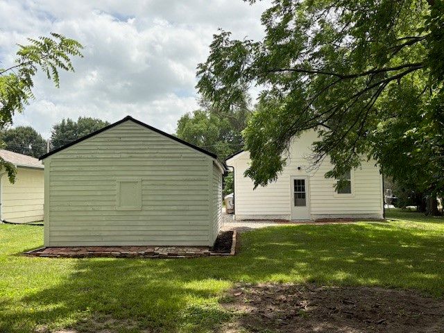 1606 N 2nd Avenue W, Newton, IA 50208