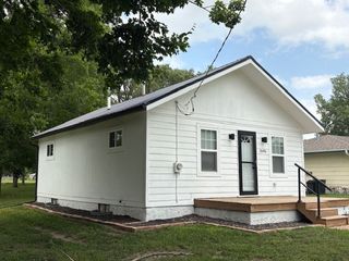 1606 N 2nd Avenue W, Newton, IA 50208
