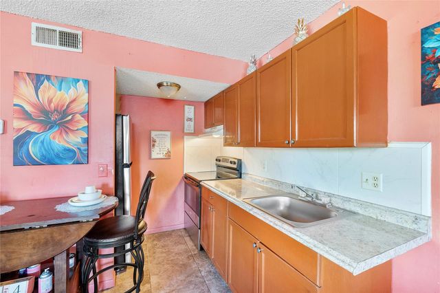 2070 NW 43rd Terrace 6, Lauderhill, FL 33313