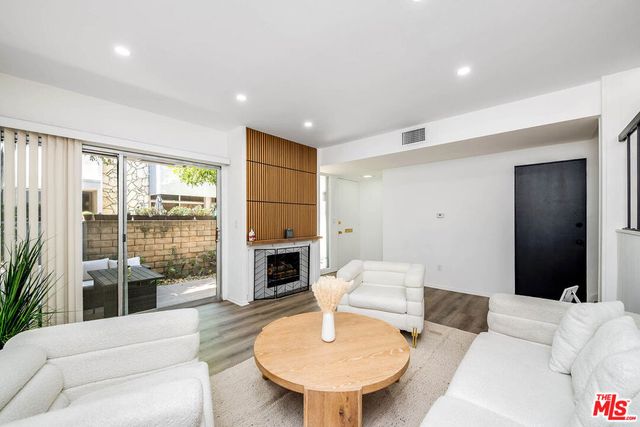 4231 W Sarah Street, Burbank, CA 91505