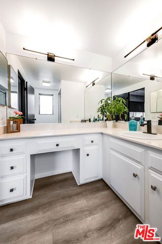 4231 W Sarah Street, Burbank, CA 91505