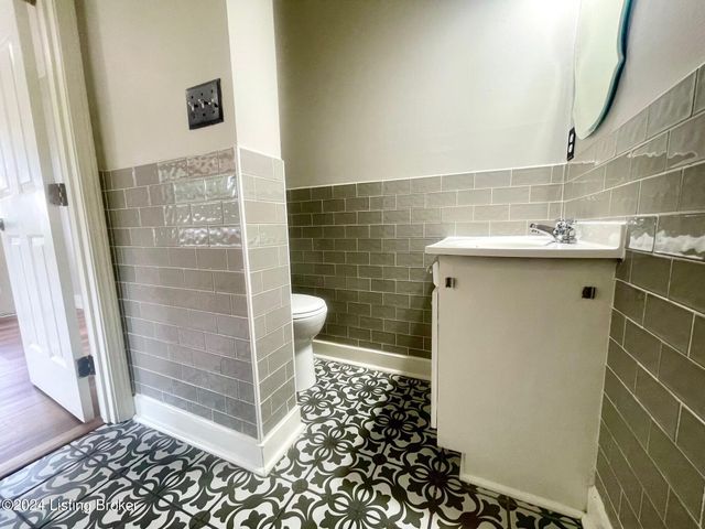 210 Don Allen Rd, Louisville, KY 40207