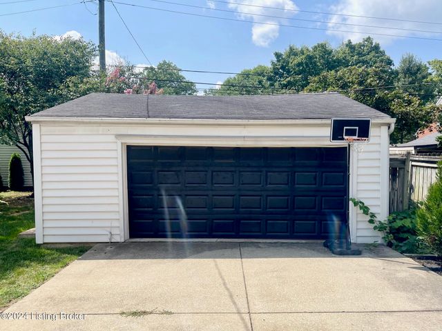 210 Don Allen Rd, Louisville, KY 40207