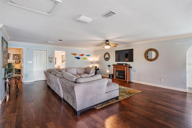 815 NW 2ND AVENUE, Ruskin, FL 33570