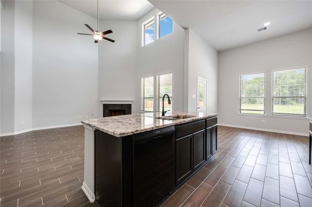 600 Barton Place Drive, Cleveland, TX 77327