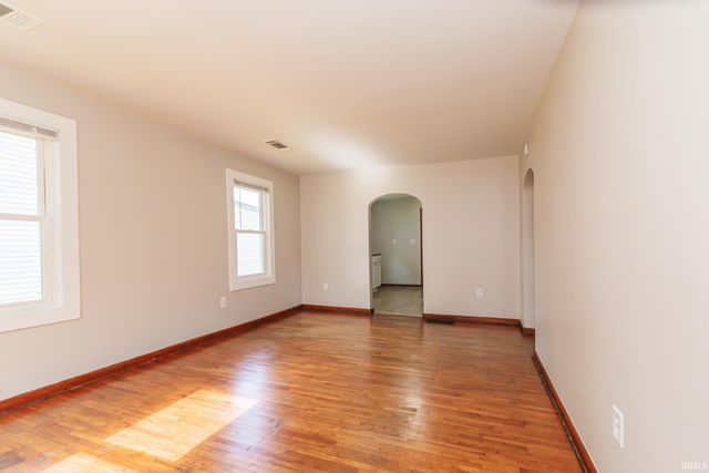 2104 S Biltmore Ave, Muncie, IN 47302