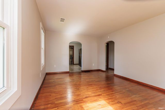 2104 S Biltmore Ave, Muncie, IN 47302
