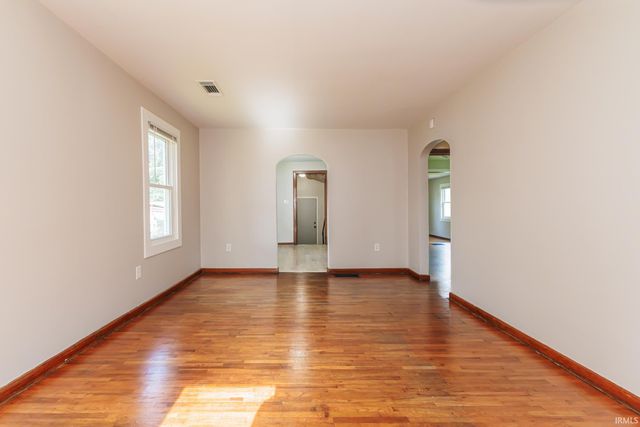 2104 S Biltmore Ave, Muncie, IN 47302