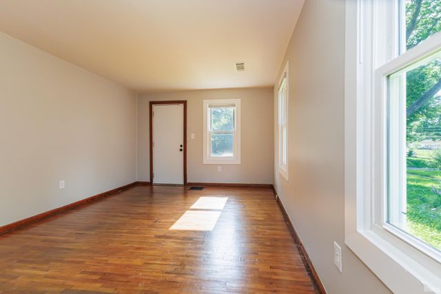 2104 S Biltmore Ave, Muncie, IN 47302