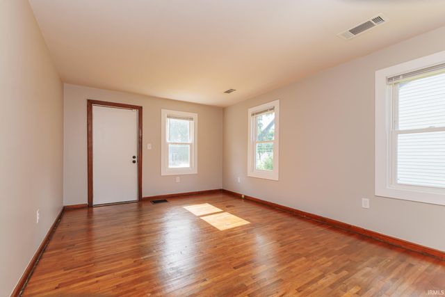 2104 S Biltmore Ave, Muncie, IN 47302